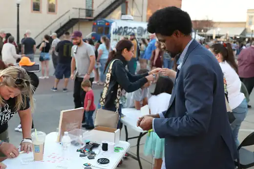 Families crowd the code keychain tables on the street