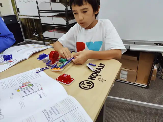 A student builds a circuit with snap-together parts